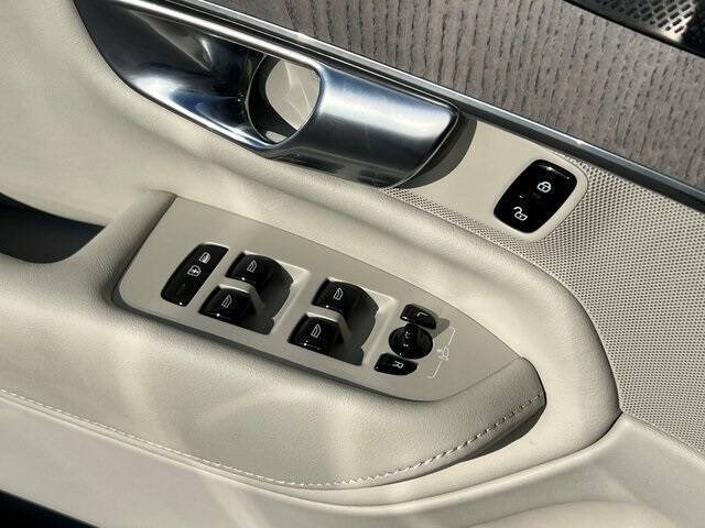 2023 Volvo XC90 Recharge T8 Ultimate Bright Theme 6P