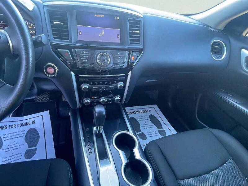 2020 Nissan Pathfinder SV