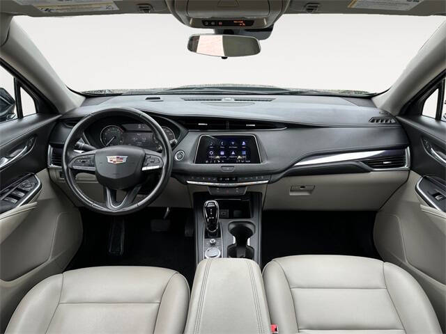 2022 Cadillac XT4 Luxury