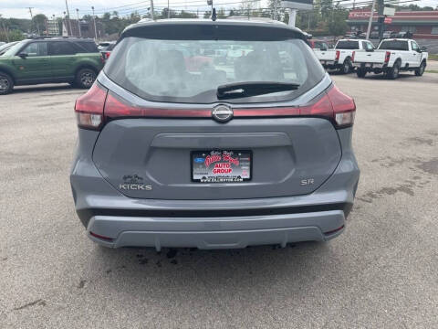 2023 Nissan Kicks SR