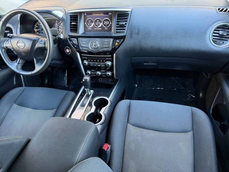 2017 Nissan Pathfinder SV