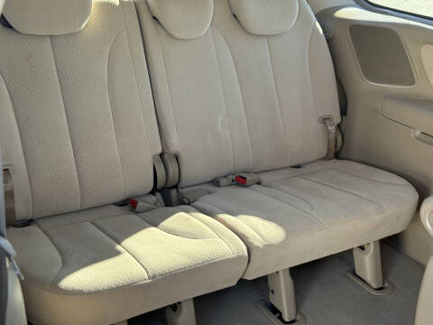 2007 Hyundai Entourage SE