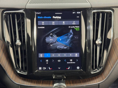 2022 Volvo XC60 Recharge T8 Inscription Expression