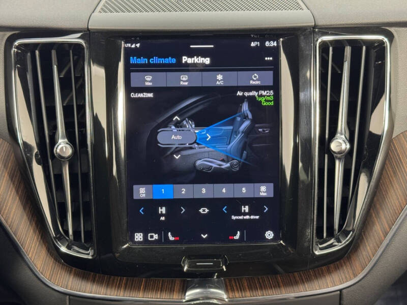 2022 Volvo XC60 Recharge T8 Inscription Expression