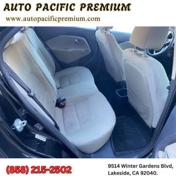 2015 Kia Rio 5-Door LX