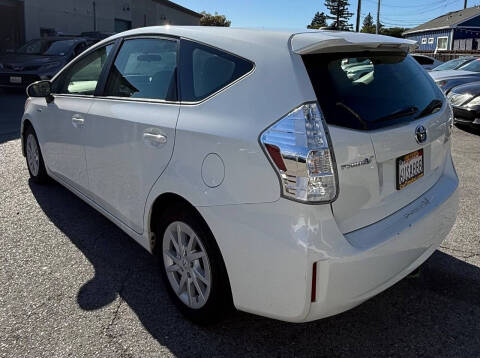 2012 Toyota Prius v Three