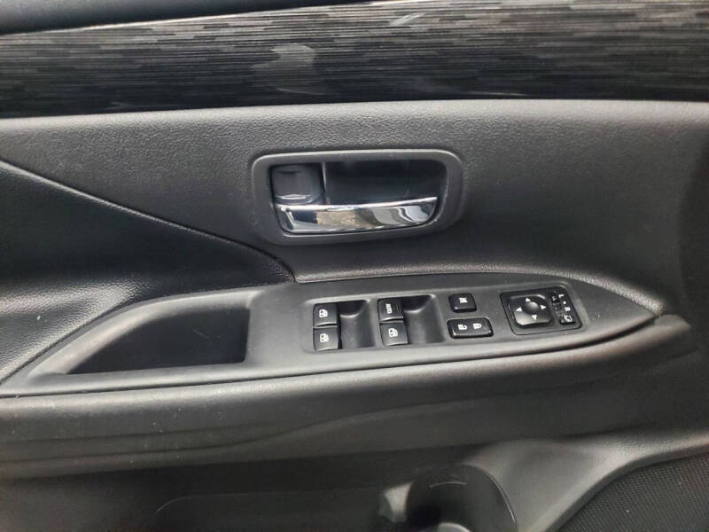 2016 Mitsubishi Outlander SE