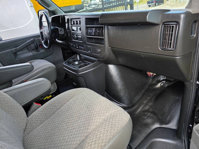 2023 GMC Savana 3500