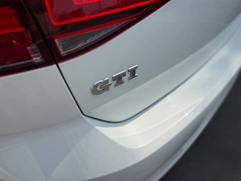 2017 Volkswagen Golf GTI S