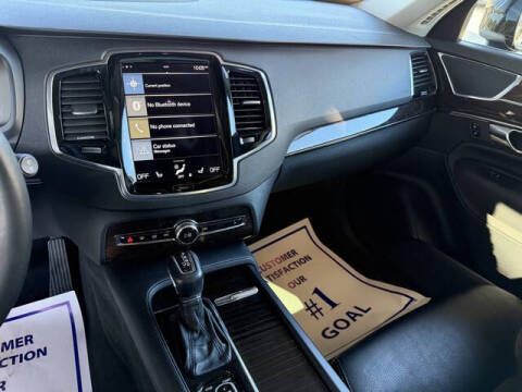 2016 Volvo XC90 T6 Momentum