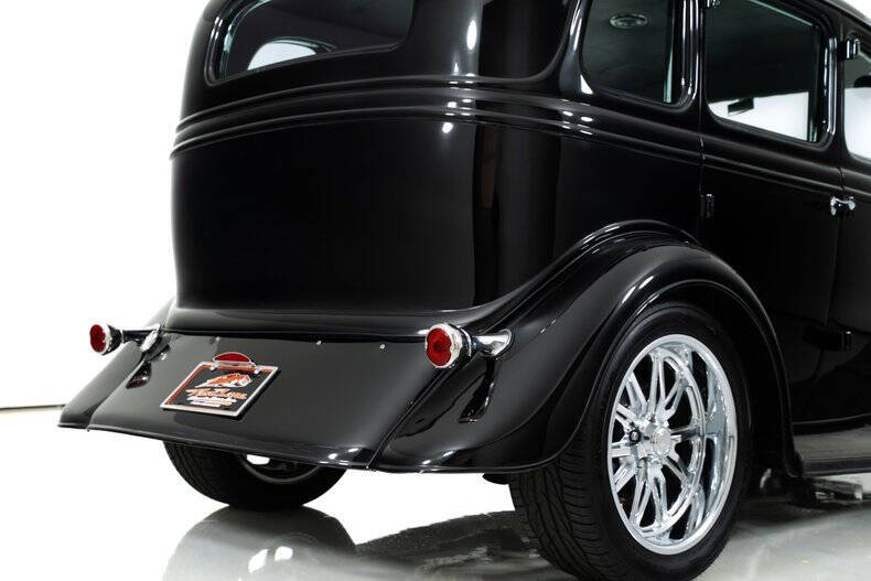 1933 Ford Super Deluxe