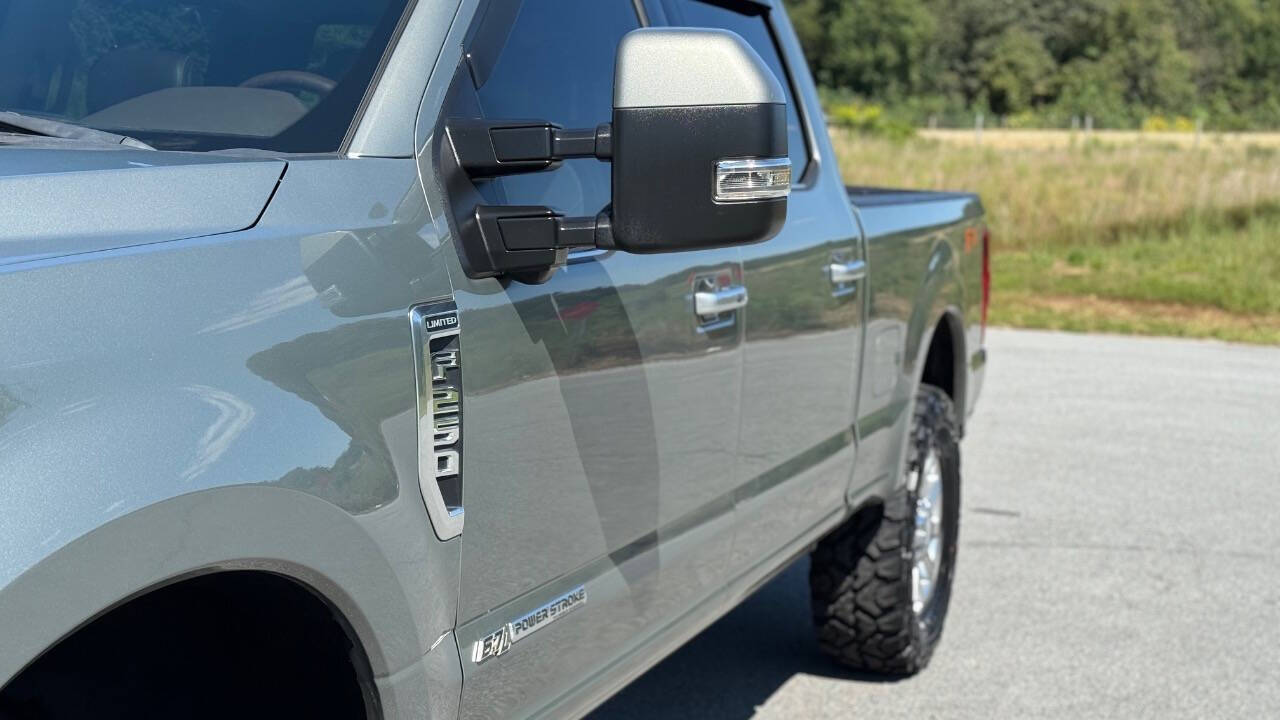 FordF-250 Super Duty25