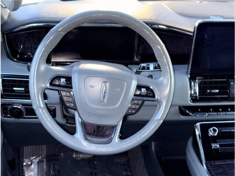 2019 Lincoln Navigator Select