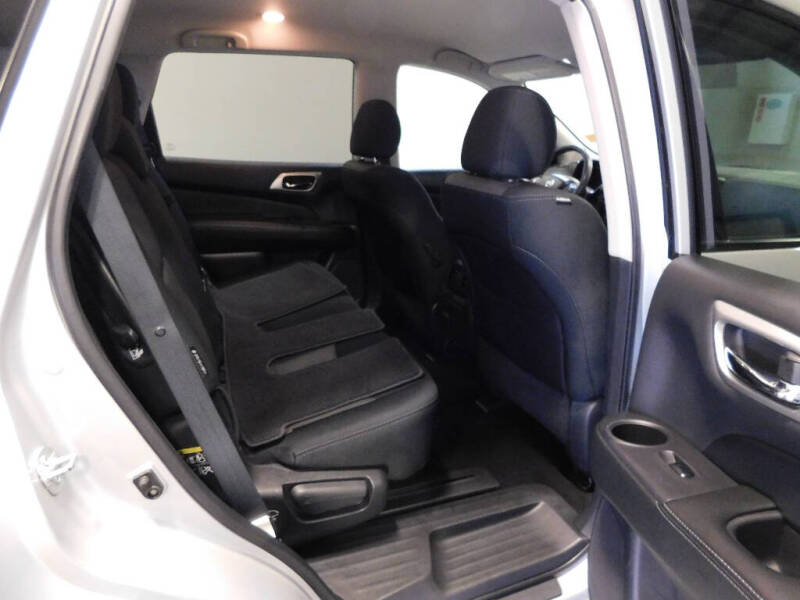 2019 Nissan Pathfinder SV