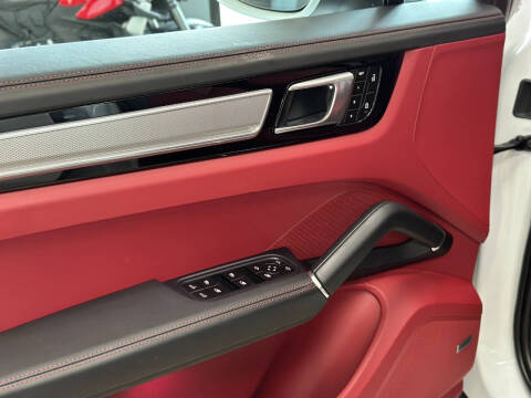 2023 Porsche Cayenne Platinum Edition