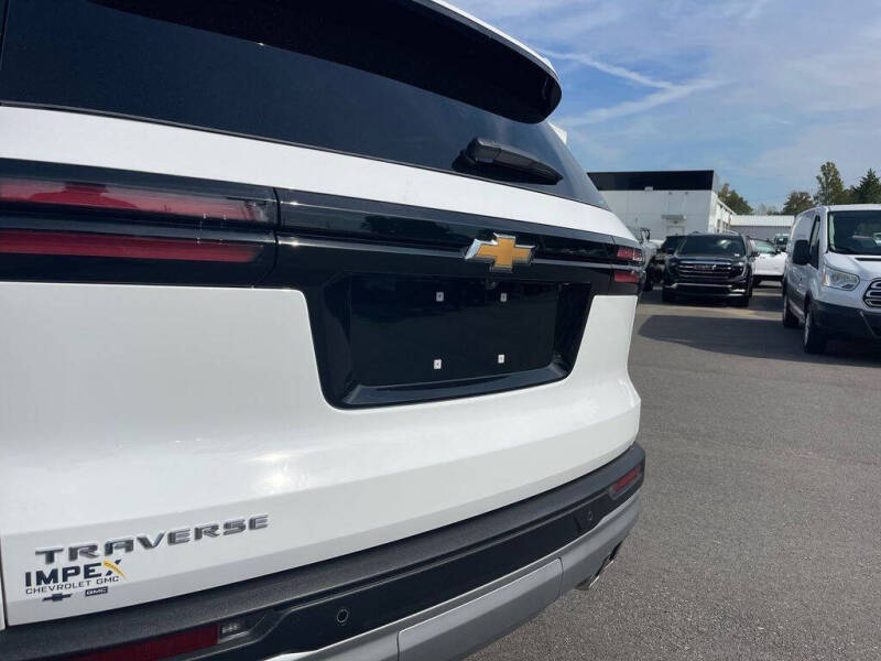 2025 Chevrolet Traverse LT