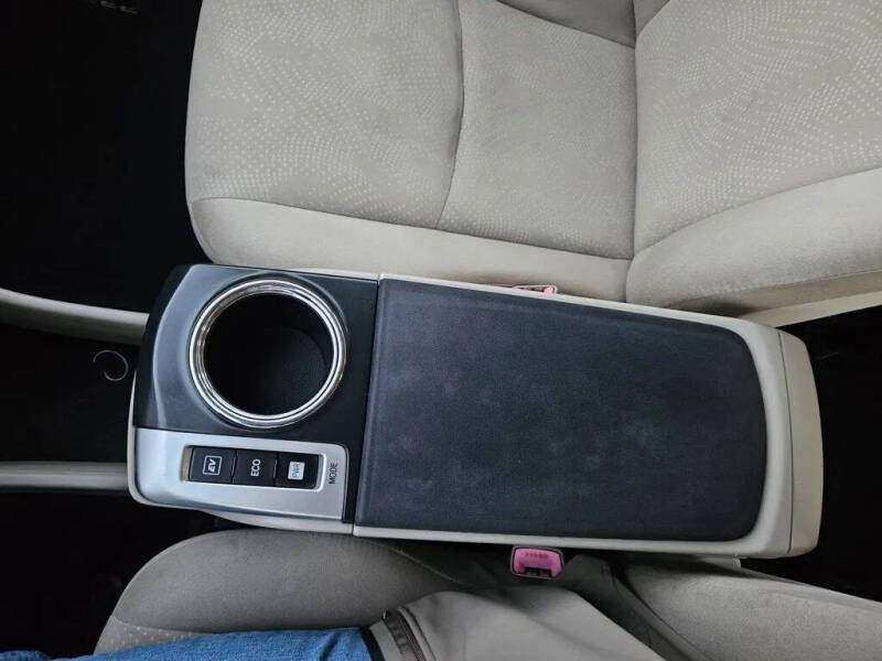 2014 Toyota Prius v Three