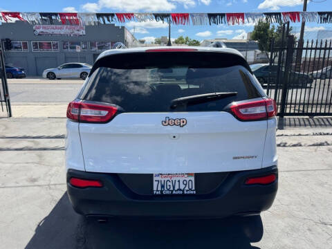 2017 Jeep Cherokee Sport