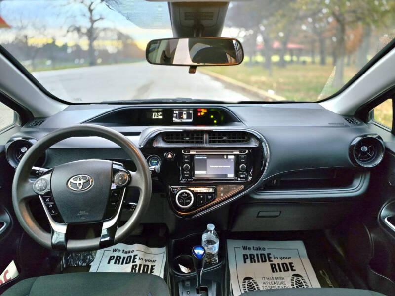 2018 Toyota Prius c Three photo 11