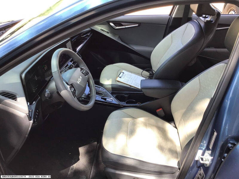 2023 Kia Niro SX