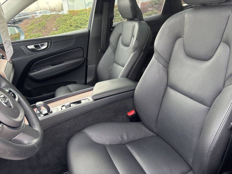 2023 Volvo XC60 B5 Plus Bright Theme