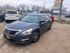 2013 Nissan Altima for sale at Cruze-In Auto Sales in East Peoria IL