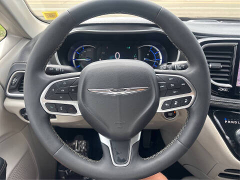 2024 Chrysler Pacifica Plug-In Hybrid Select