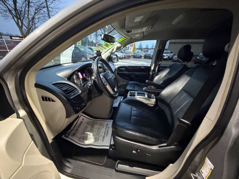 2016 Chrysler Town and Country Touring