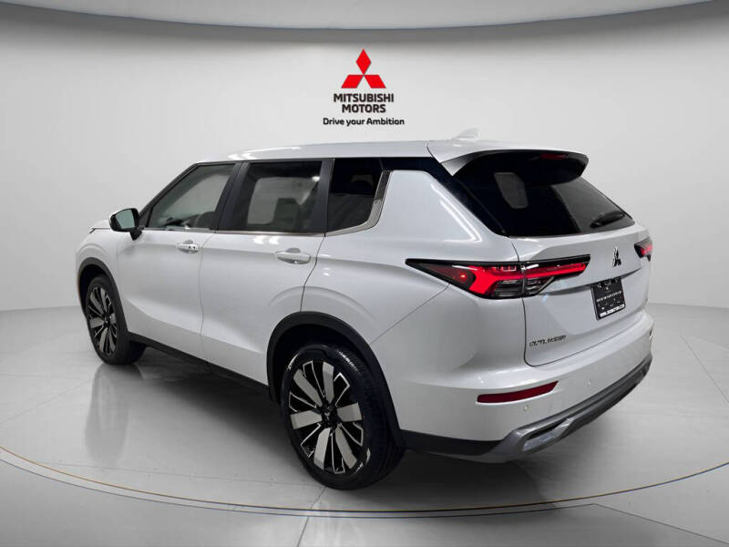 2026 Mitsubishi Outlander SE