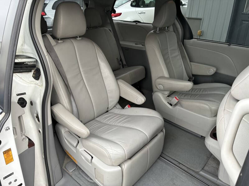 2013 Toyota Sienna XLE 7-Passenger