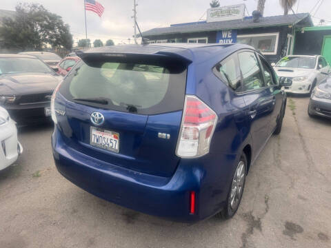 2017 Toyota Prius v Two