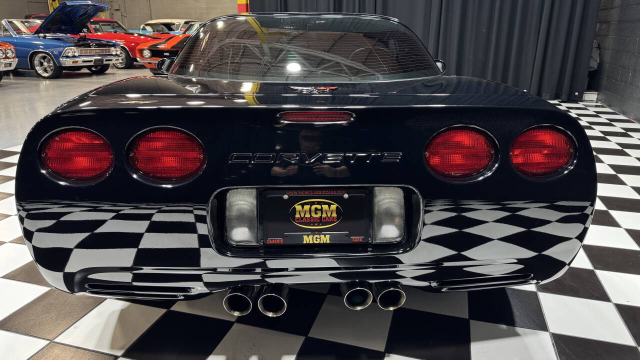 2004 Chevrolet Corvette 10