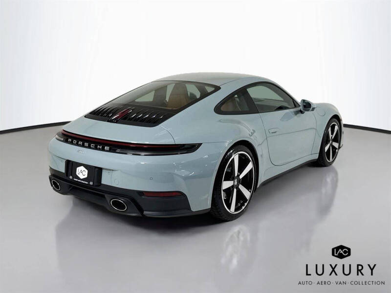 2025 Porsche 911 Carrera