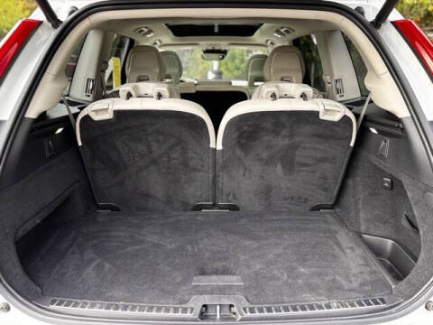 2021 Volvo XC90 T6 Momentum 7-Passenger