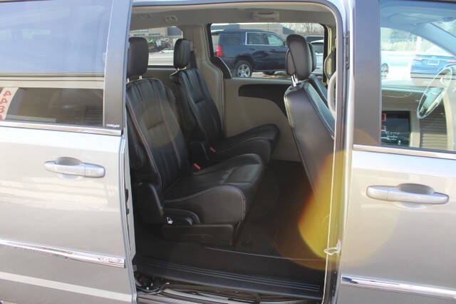 2013 Chrysler Town and Country Touring