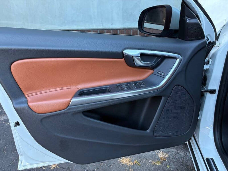 2015 Volvo V60 T5 Drive-E Premier