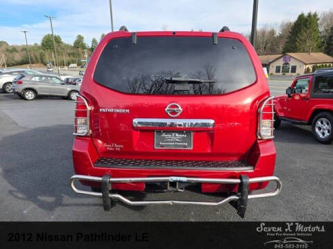 2012 Nissan Pathfinder LE