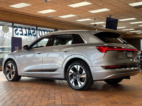 2022 Audi e-tron quattro Premium Plus