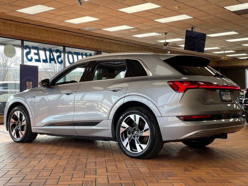 2022 Audi e-tron quattro Premium Plus