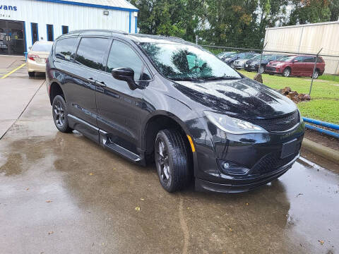 2020 Chrysler Pacifica for sale at AMS Vans in Tucker GA