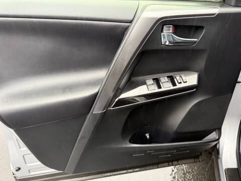 2017 Toyota RAV4 Hybrid SE