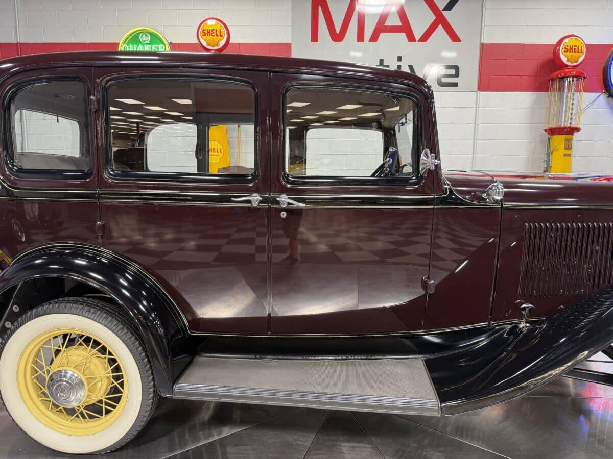 1932 Ford Model 18 30