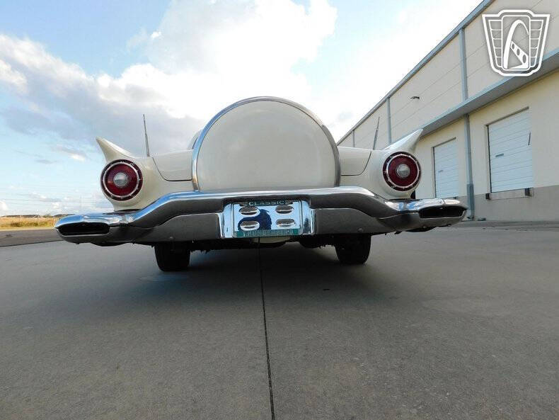1957 Ford Thunderbird