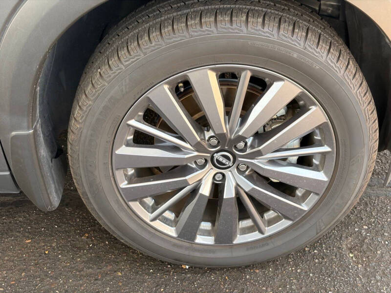 2024 Nissan Pathfinder SL