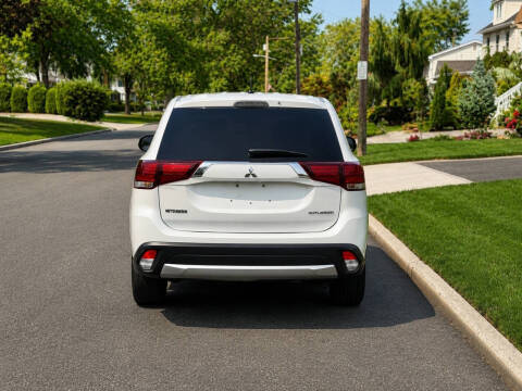 2016 Mitsubishi Outlander ES