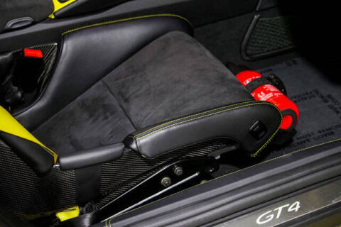 2016 Porsche Cayman GT4