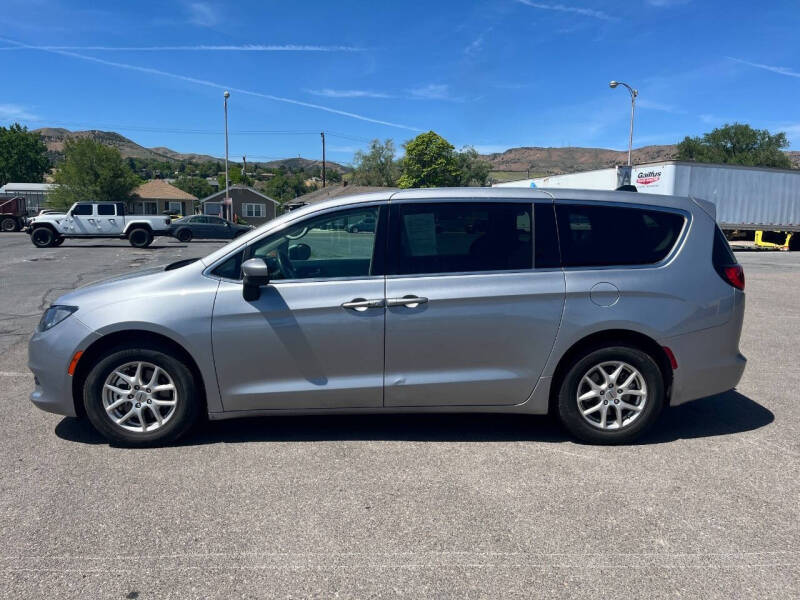 2021 Chrysler Voyager LX