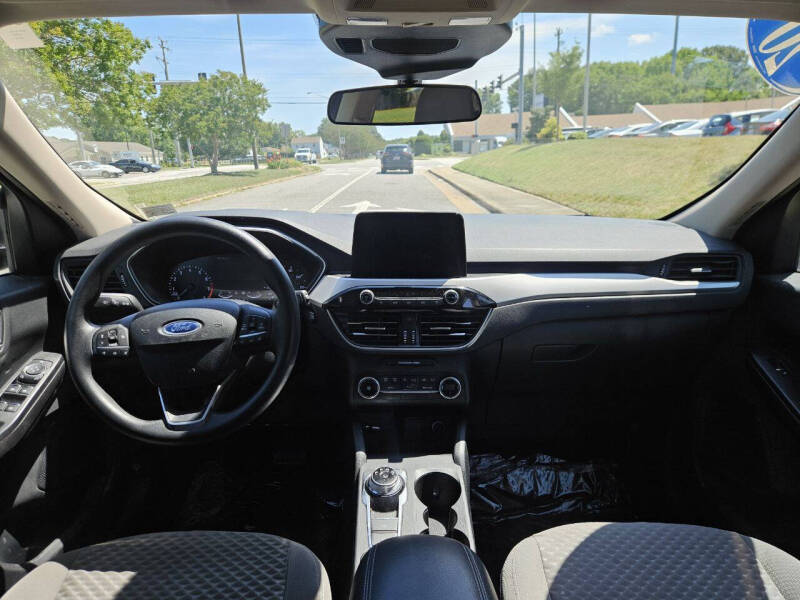 2020 Ford Escape SE