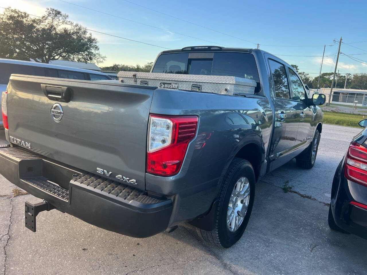 2018 Nissan Titan SV photo 11