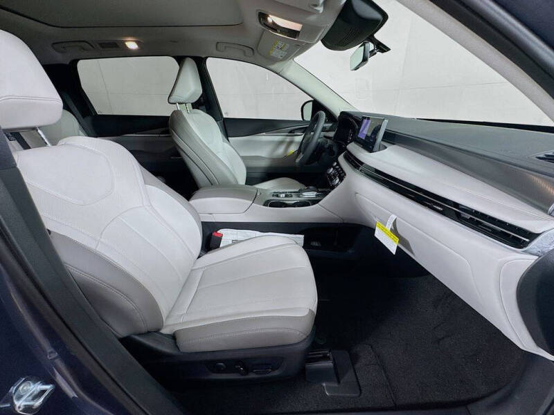 2027 Infiniti QX60 Luxe